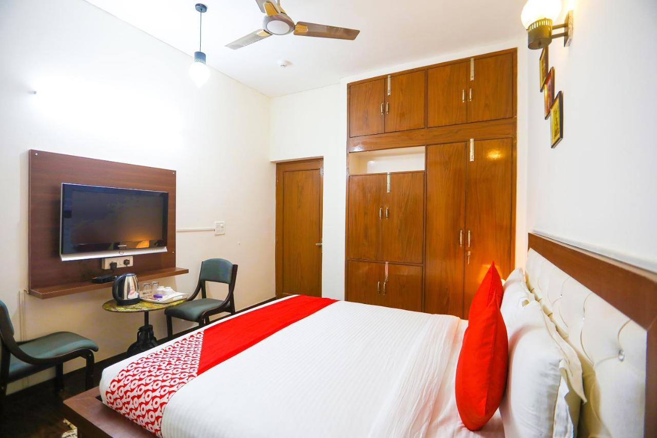 Oyo 62702 Golden Home Stay Nueva Delhi Exterior foto