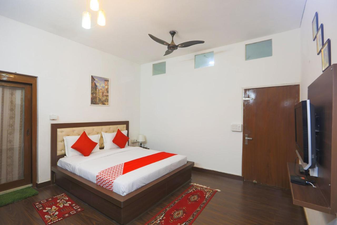 Oyo 62702 Golden Home Stay Nueva Delhi Exterior foto