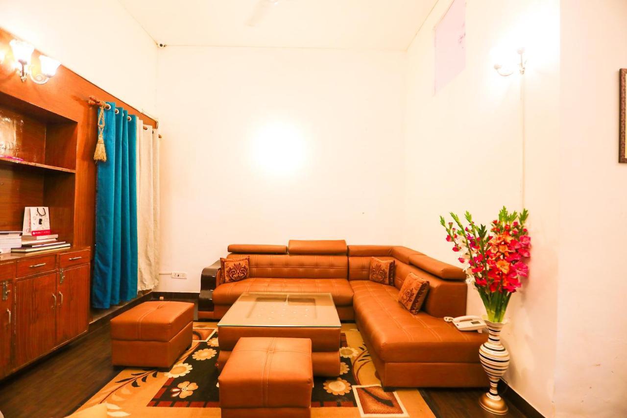 Oyo 62702 Golden Home Stay Nueva Delhi Exterior foto