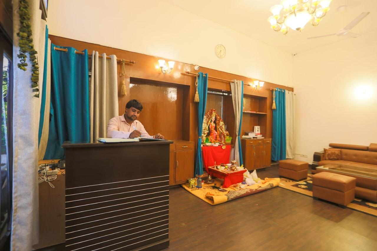 Oyo 62702 Golden Home Stay Nueva Delhi Exterior foto