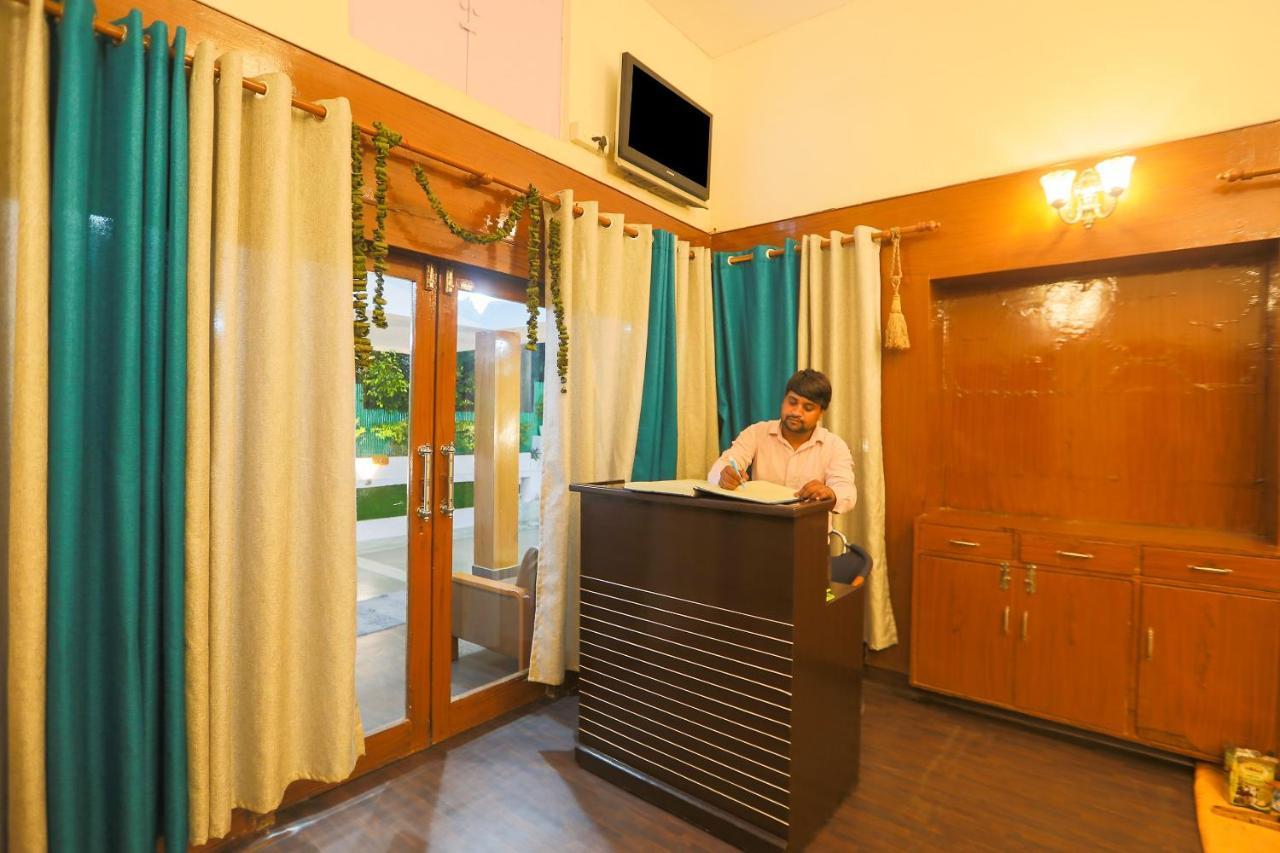 Oyo 62702 Golden Home Stay Nueva Delhi Exterior foto